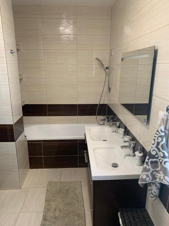 דירות Rovinka Modern 2 Bed House Near Bratislava With Parking מראה חיצוני תמונה