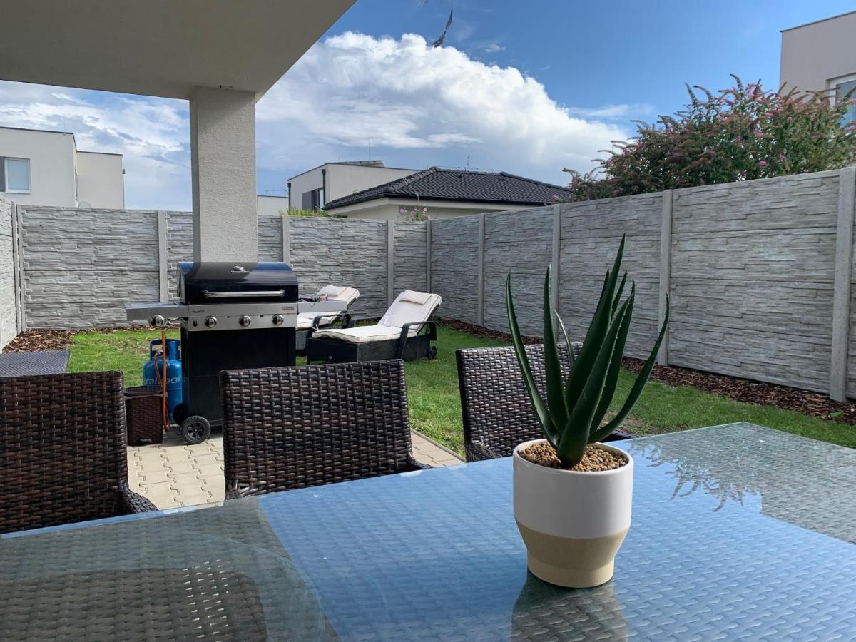 דירות Rovinka Modern 2 Bed House Near Bratislava With Parking מראה חיצוני תמונה
